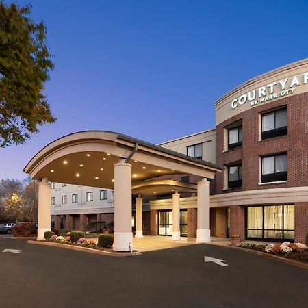 Courtyard Wall At Monmouth Shores Corporate Park Exterior photo